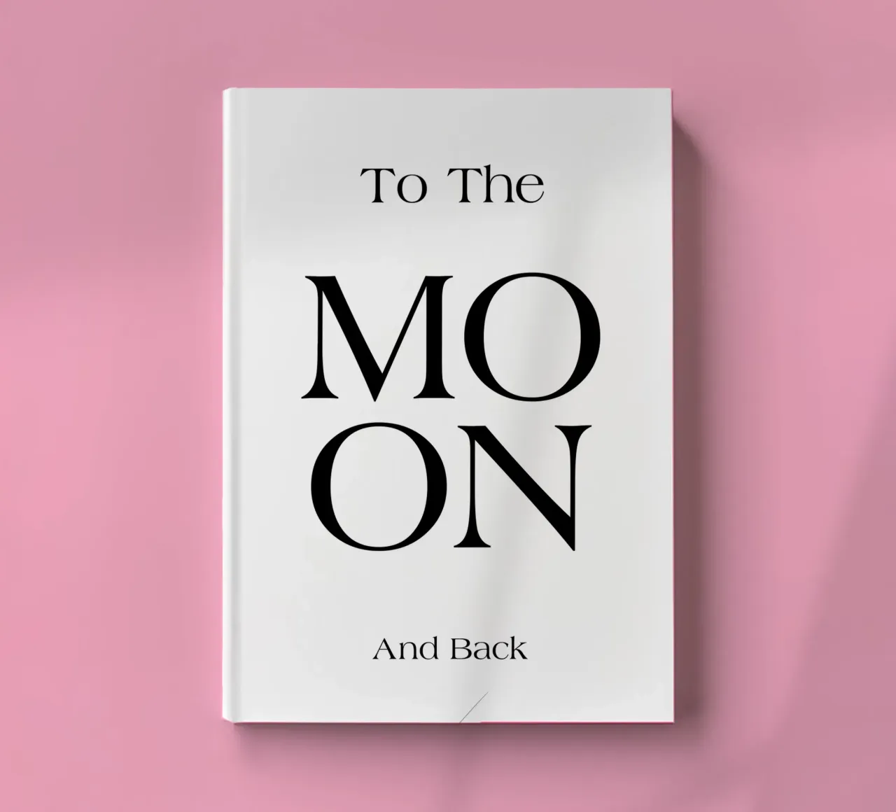 Naar de maan en zwart notitieboek van YV TYPOGRAPHY