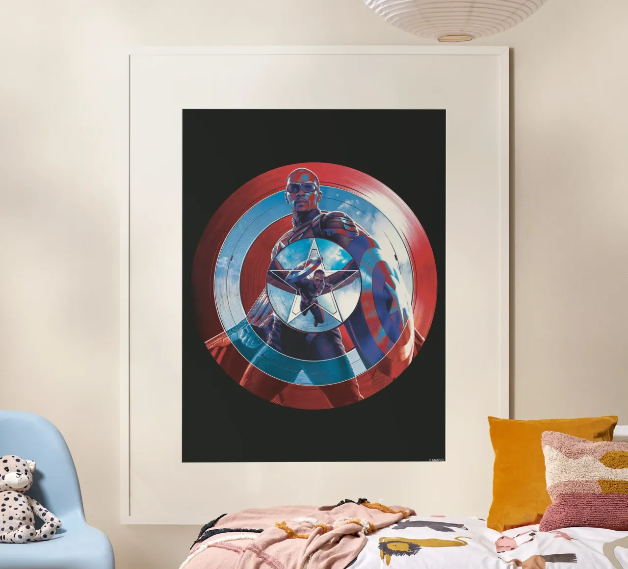 Captain Americas Schild poster con telaio in legno da MARVEL Designs by JUNIQE