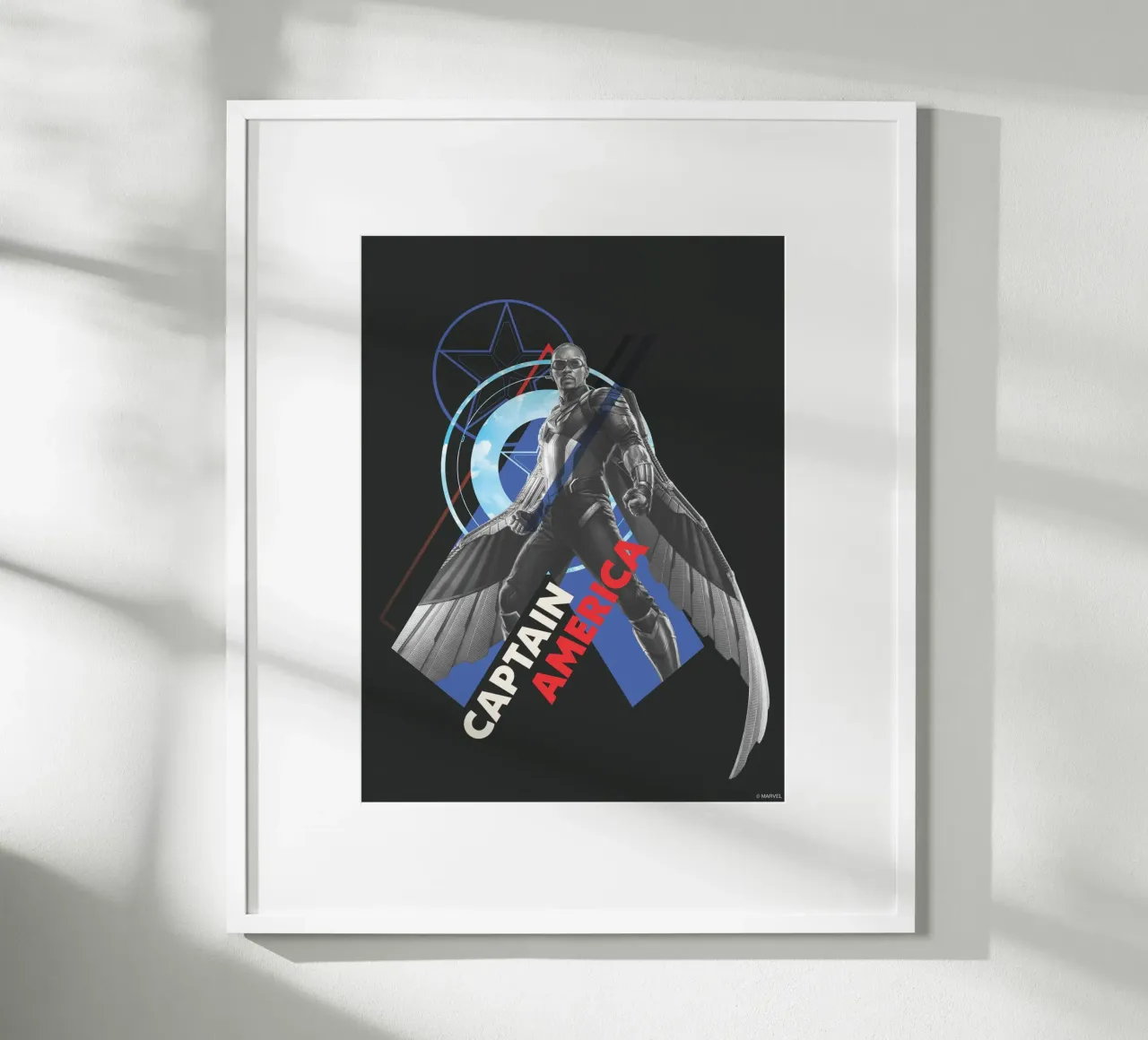 Captain America poster con telaio in alluminio da MARVEL Designs by JUNIQE