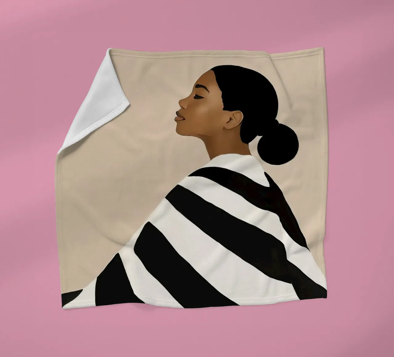 Ritratto di donna con abito a righe bianche e nere coperta in pile da Take Your Art BV