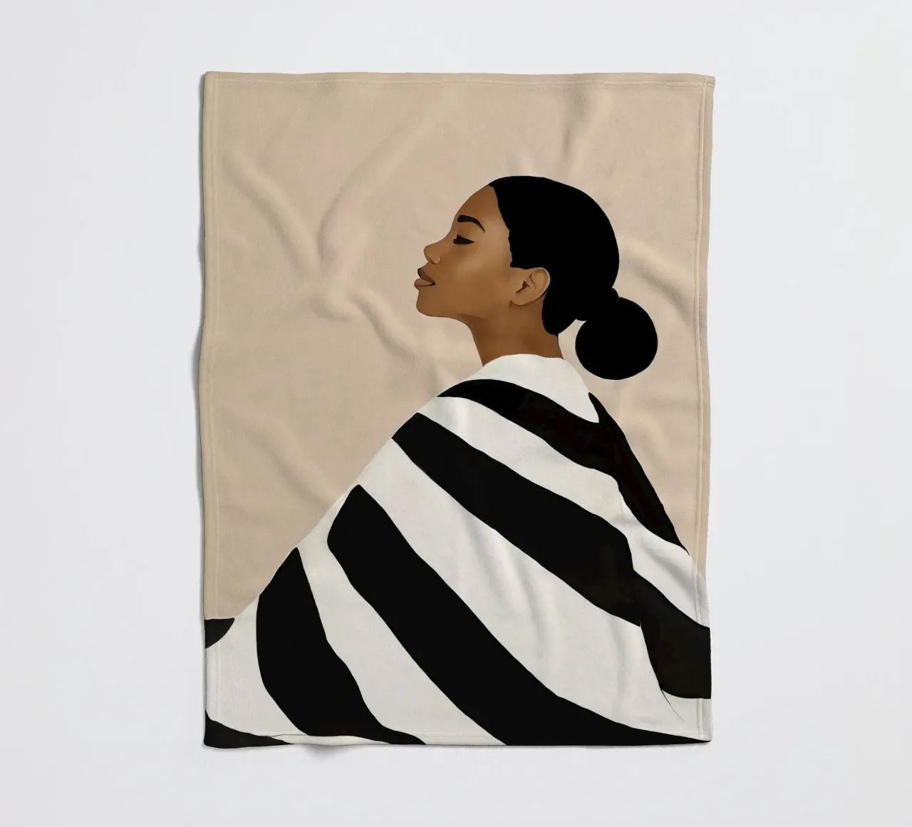 Ritratto di donna con abito a righe bianche e nere coperta in pile da Take Your Art BV