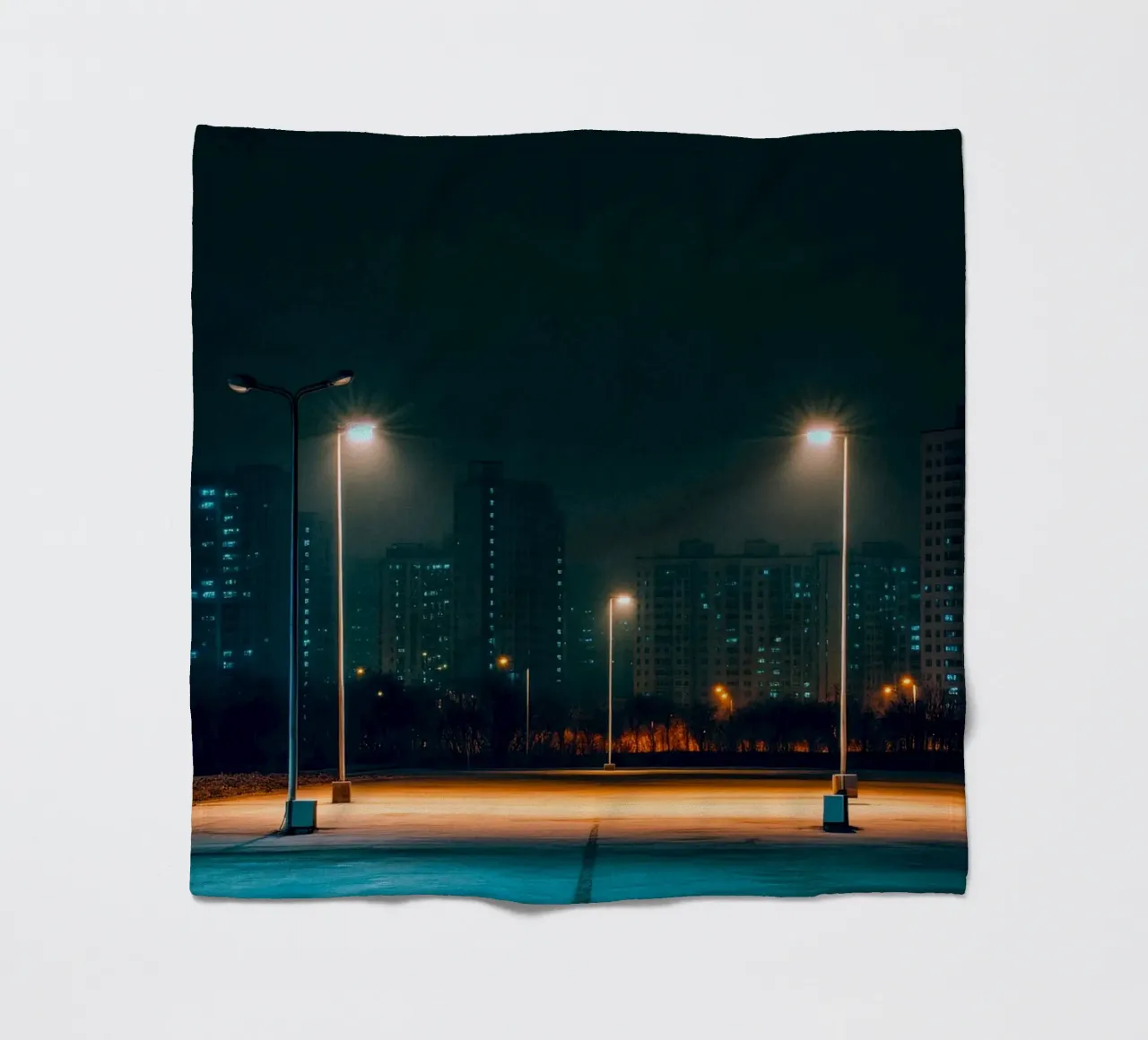 Pyongyang sotto i lampioni - Un'esplosione di solitudine urbana coperta in pile da By Night