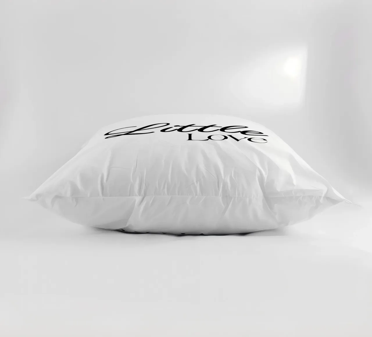 Piccolo amore cuscino da YV TYPOGRAPHY