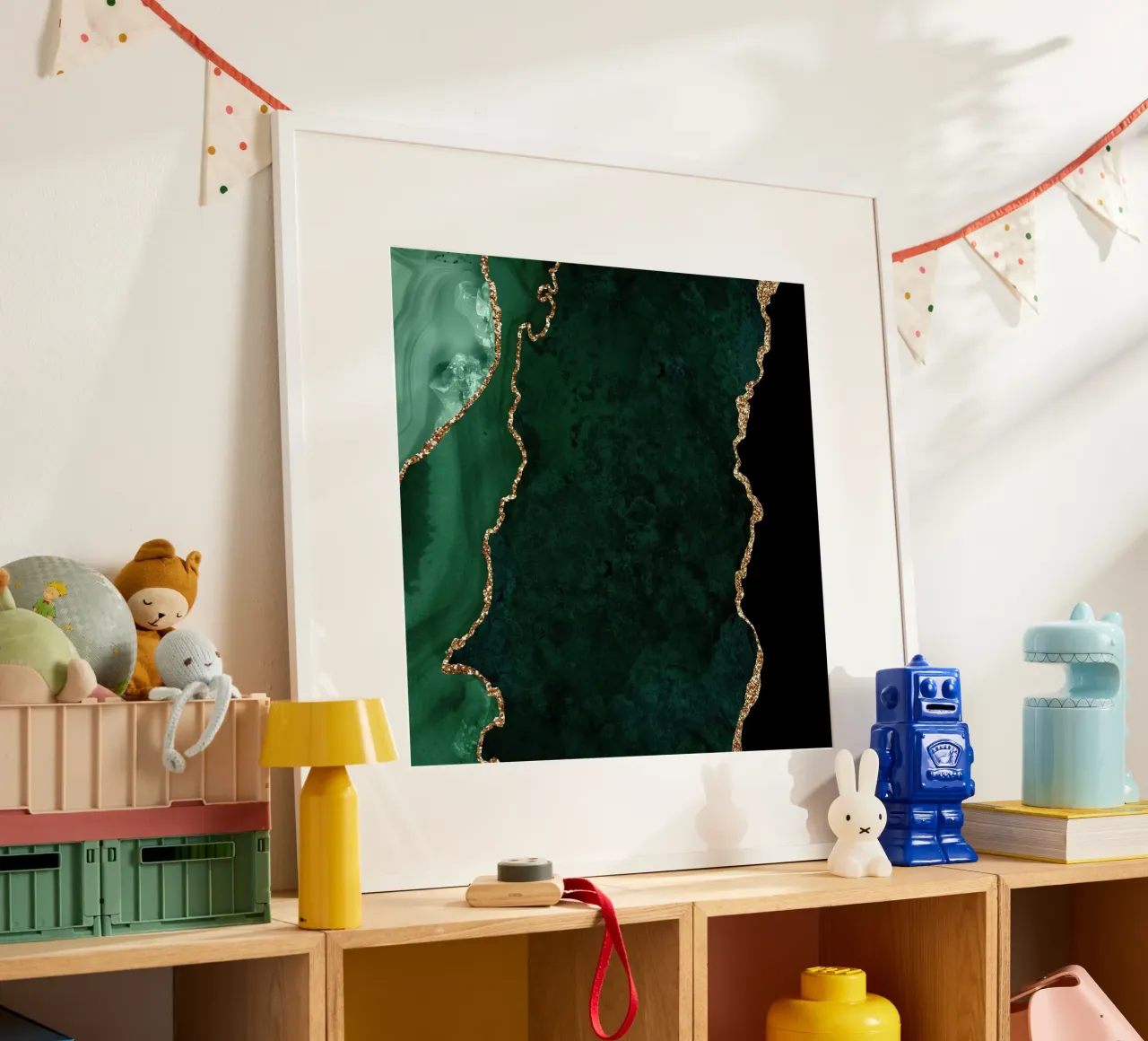 Texture agata smeraldo e oro 04 poster con telaio in plastica da Gemstone Textures