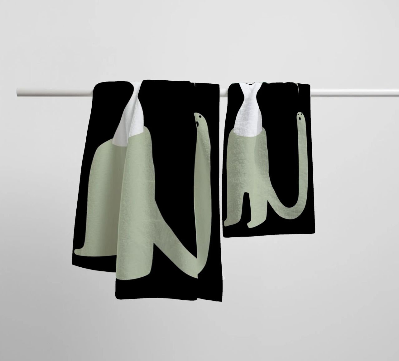 Oracle Black Handtuch von Monika Aichele