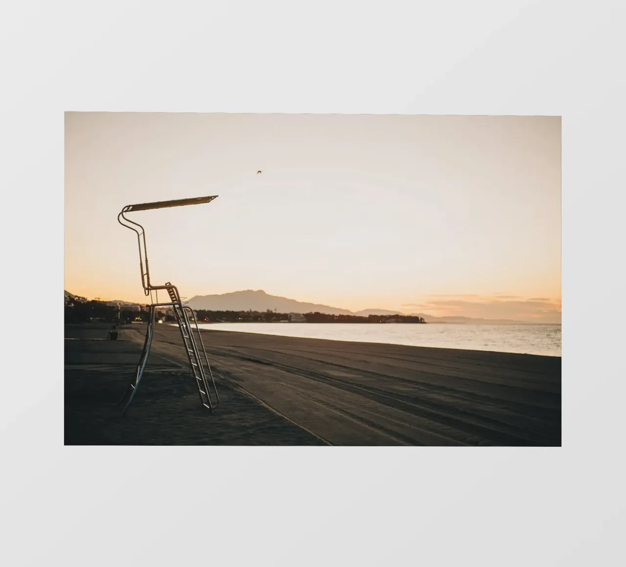 Alba sulla spiaggia in Spagna: mattine in Andalusia telo in pvc da Bold and Retro