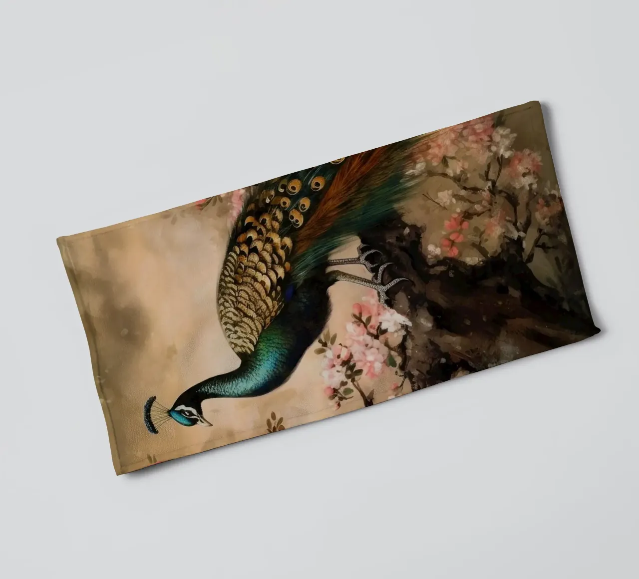 Pavone reale d'epoca e fiori di ciliegio asciugamano da bagno da Vintage World - Uta Naumann