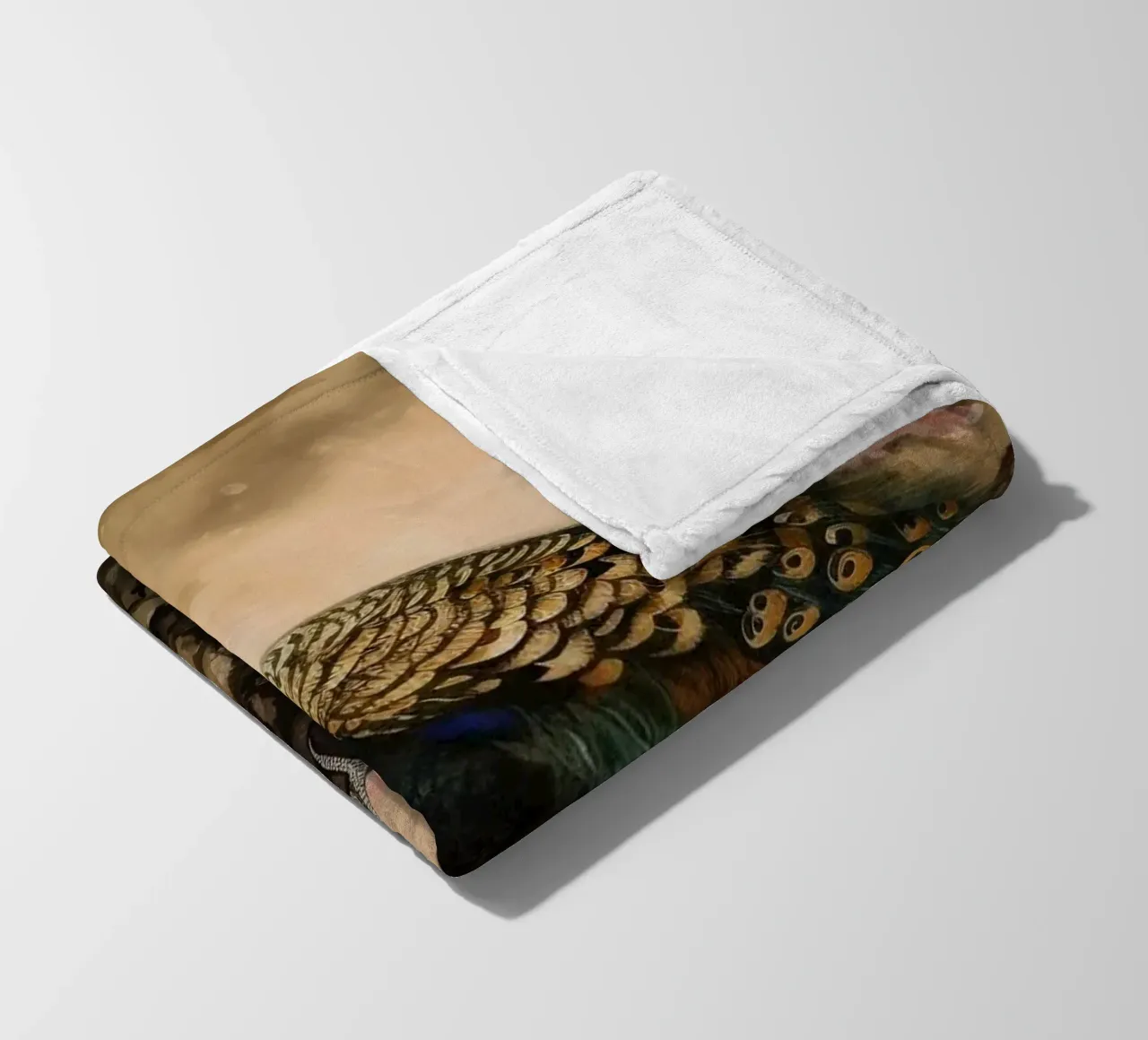 Pavone reale d'epoca e fiori di ciliegio coperta in pile da Vintage World - Uta Naumann
