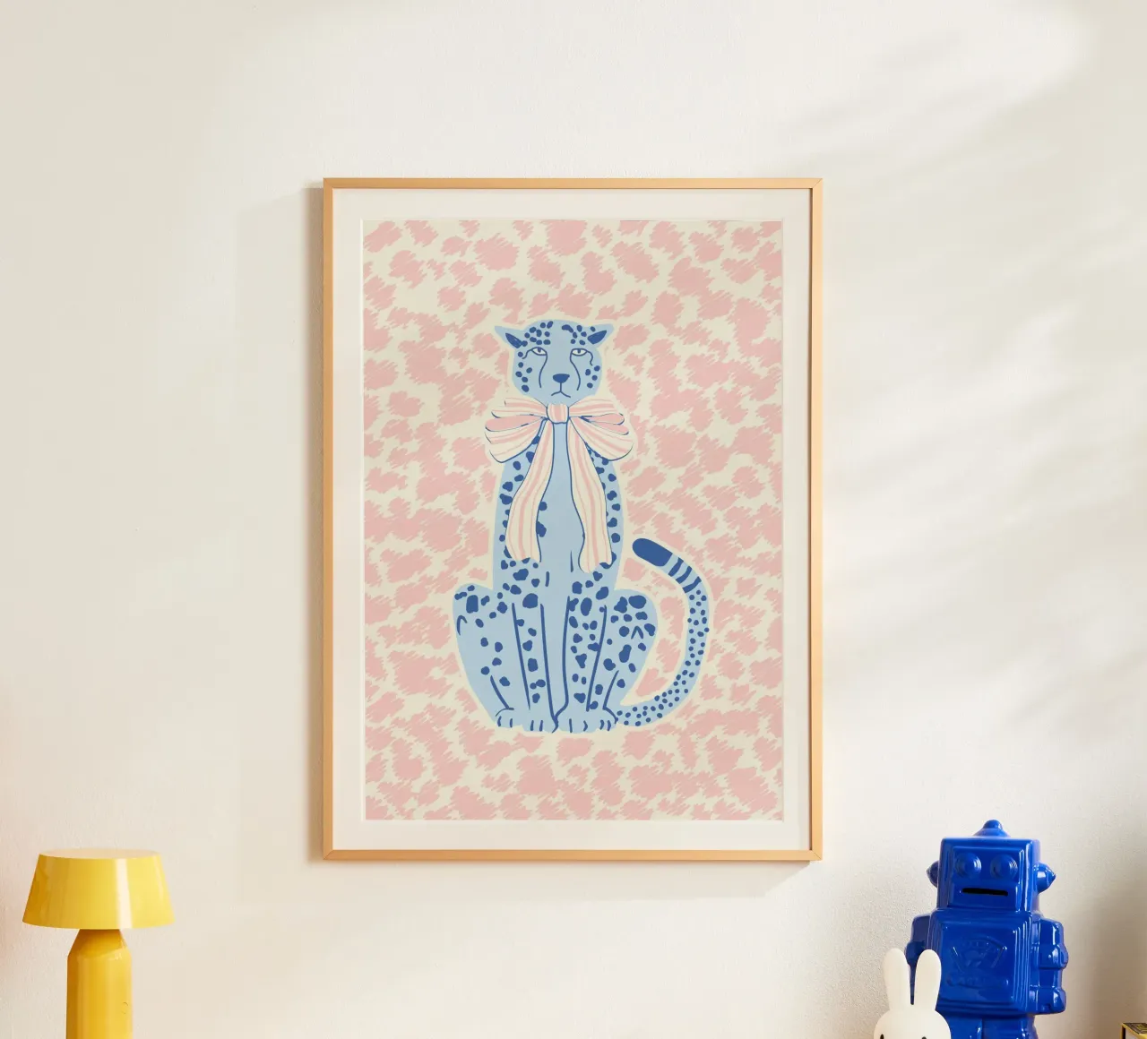 Ghepardo preppy con fiocco poster da Studio Birchwood
