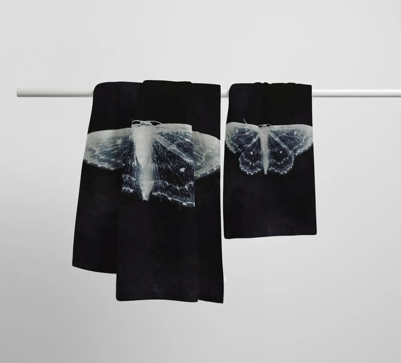 Fragile asciugamano da bagno da Ingrid Beddoes