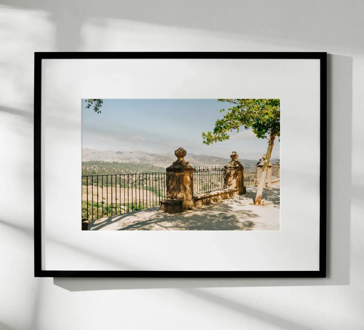 Andalusien Reisefoto - Blick über die Berge bei Ronda Poster von Bold and Retro