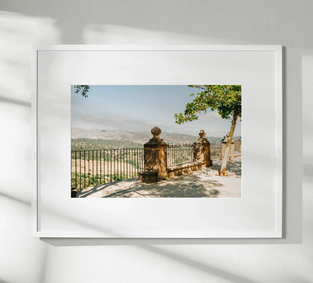 Andalusien Reisefoto - Blick über die Berge bei Ronda Poster von Bold and Retro