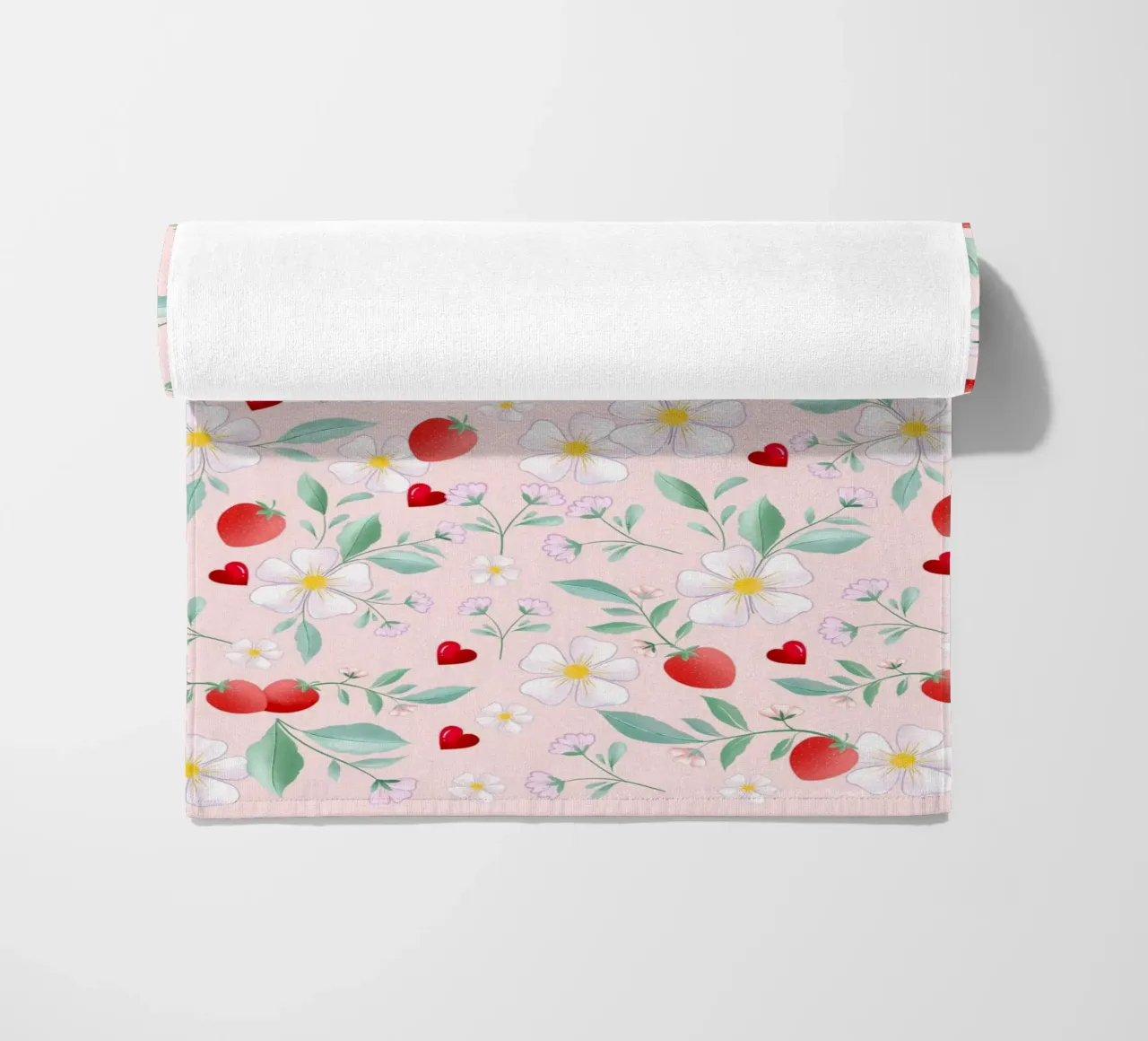 Motivo primaverile di fiori bianchi e fragole. Romantico. telo mare da CalliLetters