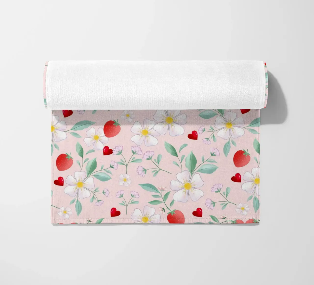 Motivo primaverile di fiori bianchi e fragole. Romantico. telo mare da CalliLetters