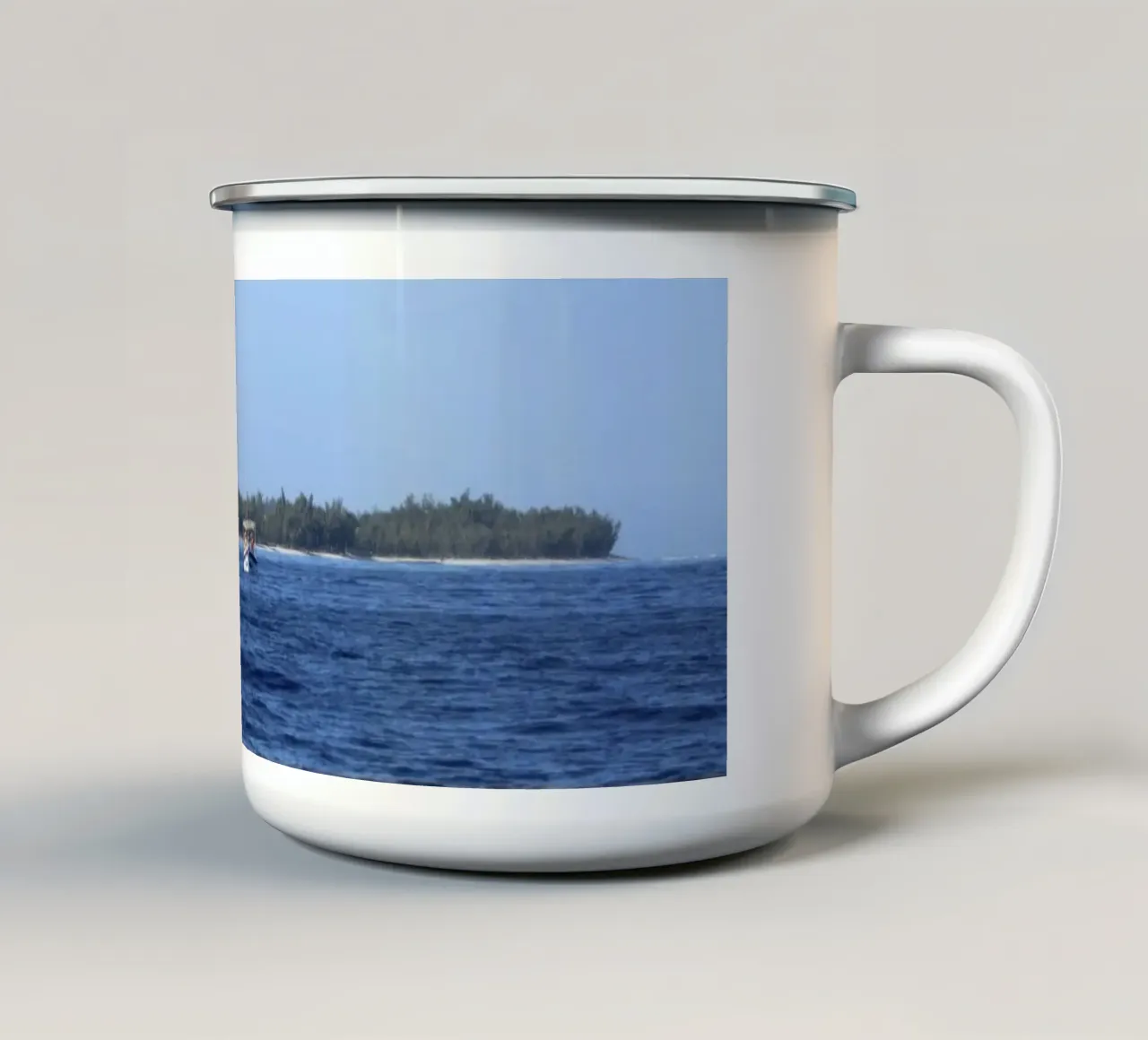 Barca d'altura tazza in smalto da Léa Lefebvre Photography