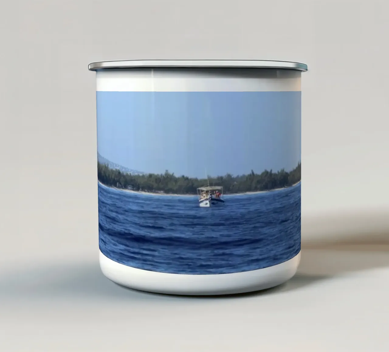 Barca d'altura tazza in smalto da Léa Lefebvre Photography