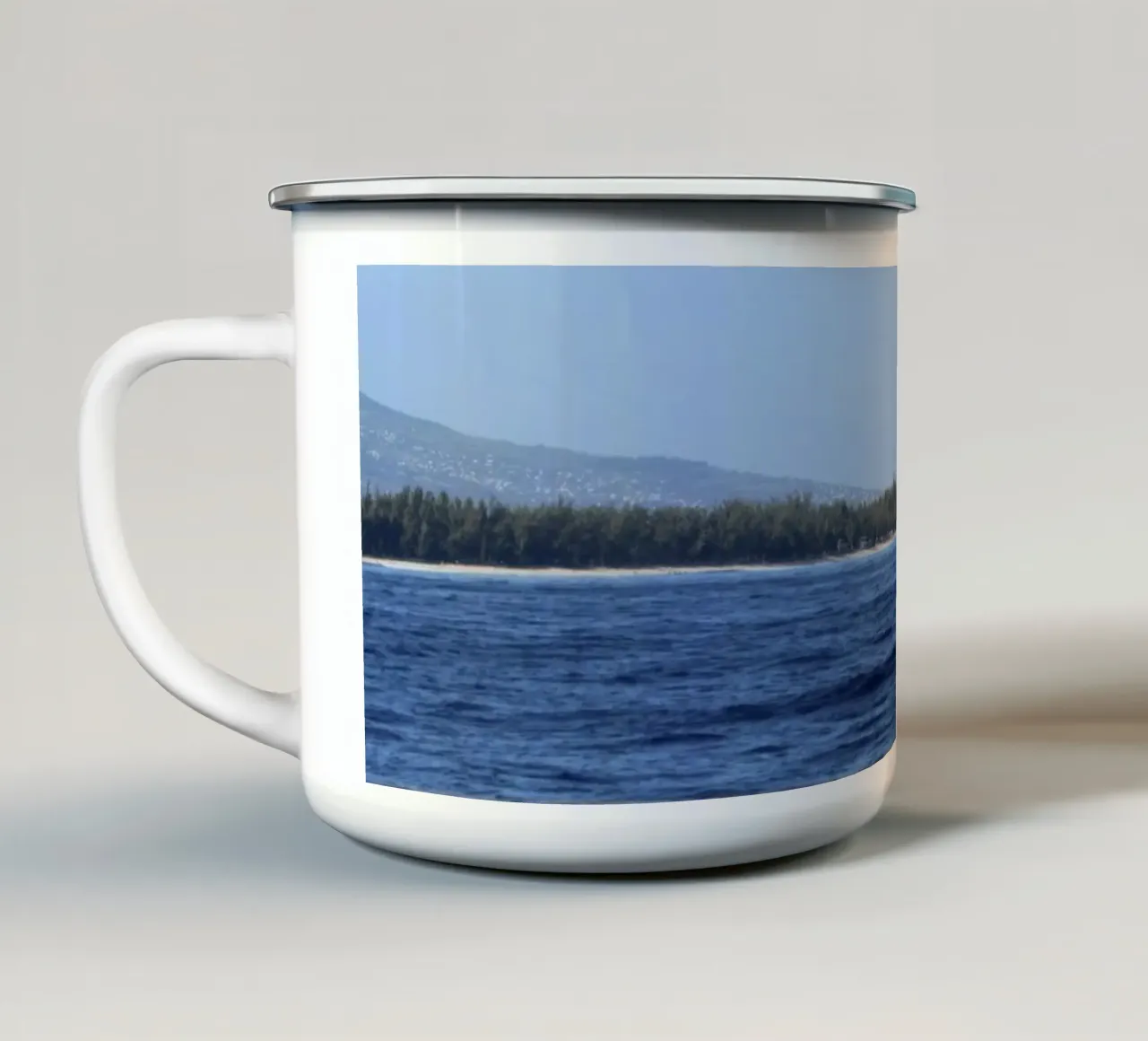 Barca d'altura tazza in smalto da Léa Lefebvre Photography