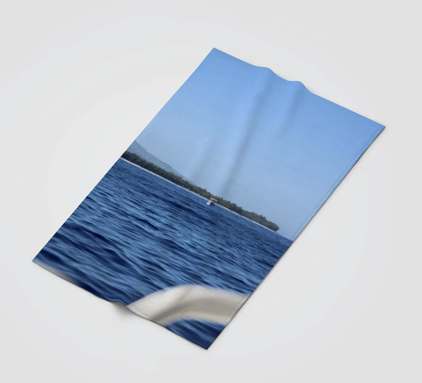 Offshore boat Fleecedecke von Léa Lefebvre Photography