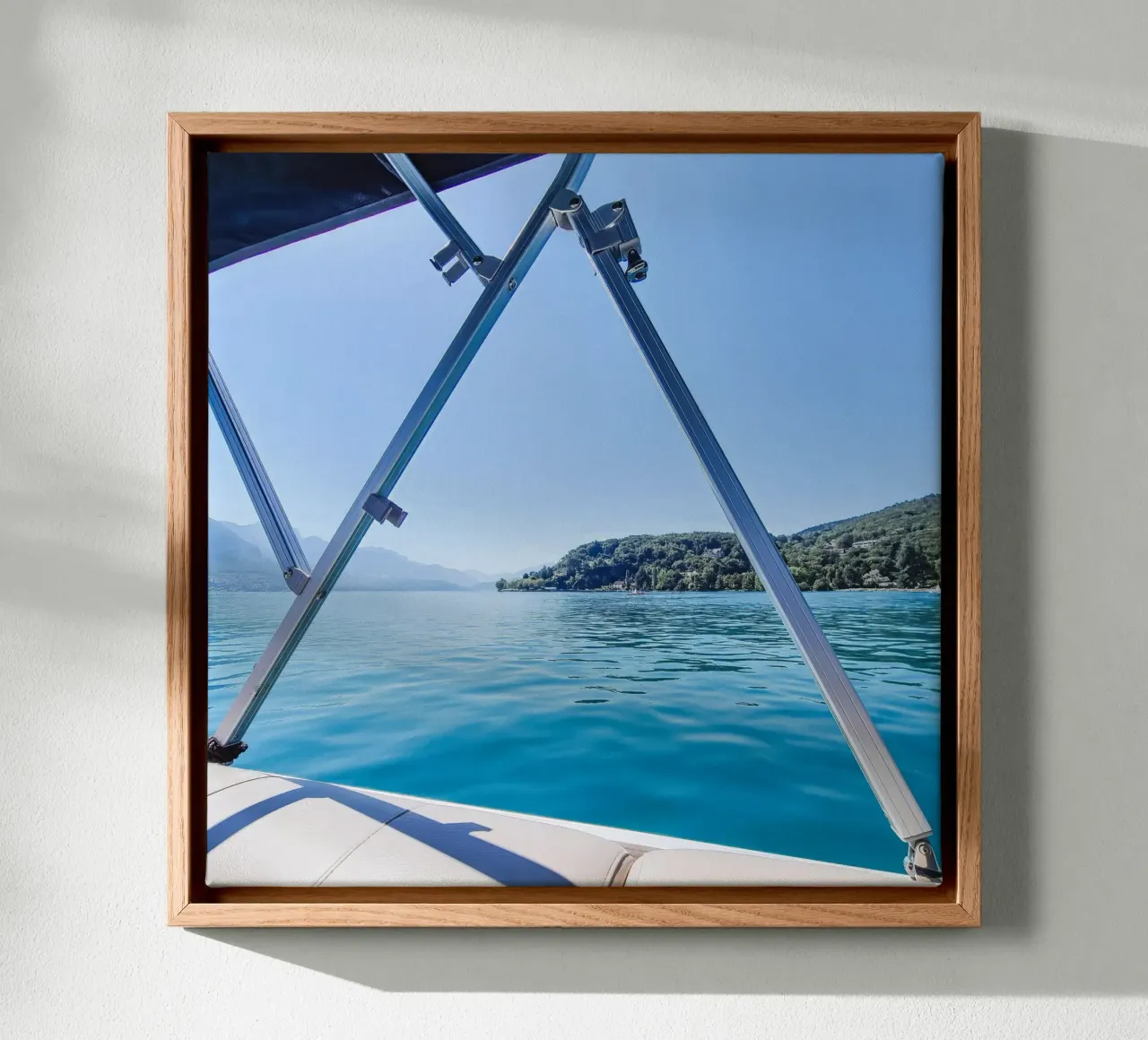 Vista sul lago di Annecy tela con Cornice a cassetta da Léa Lefebvre Photography