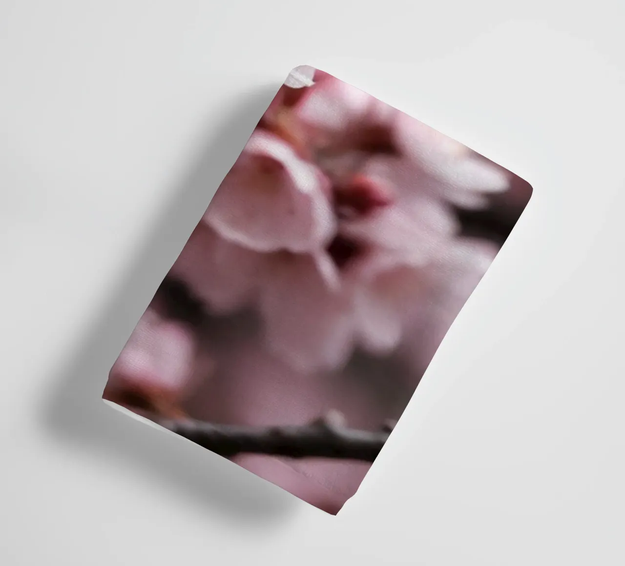 Fiori di ciliegio rosa 2 asciugamano da bagno da Léa Lefebvre Photography