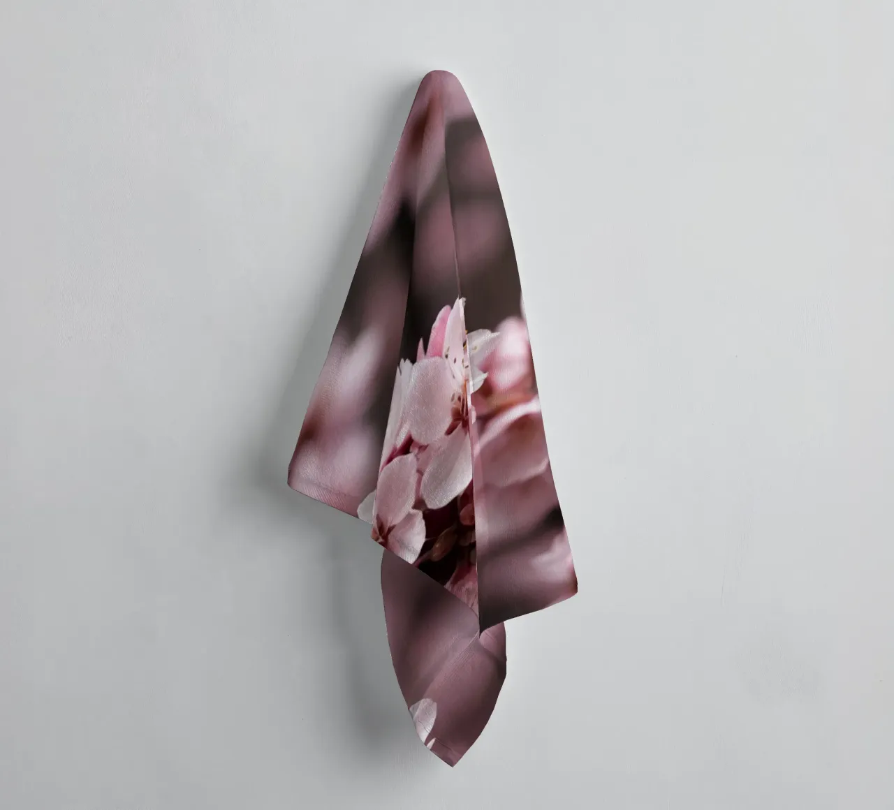 Fiori di ciliegio rosa 2 asciugamano da bagno da Léa Lefebvre Photography