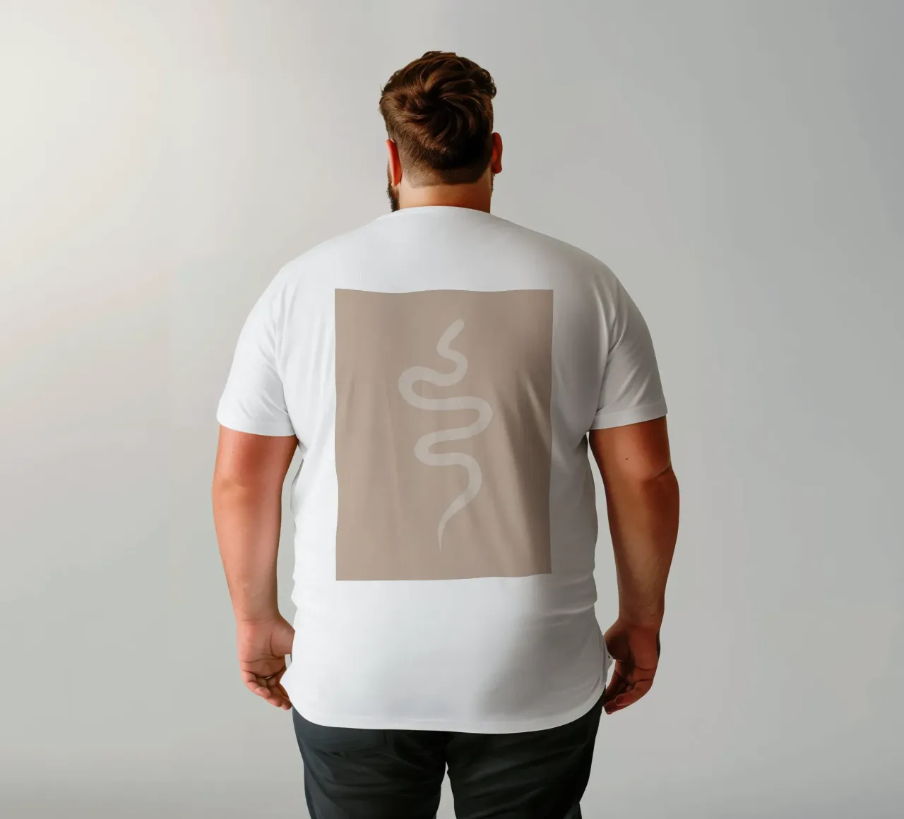 Boho Pesca Beige Bianco Serpente - Minimalista Astratto Organico t-shirt da This Wild Soul - Illustration