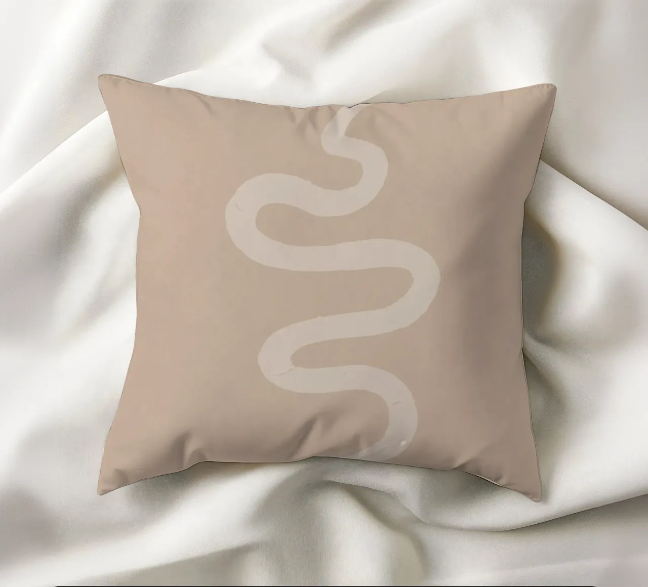 Boho Pesca Beige Bianco Serpente - Minimalista Astratto Organico cuscino da This Wild Soul - Illustration
