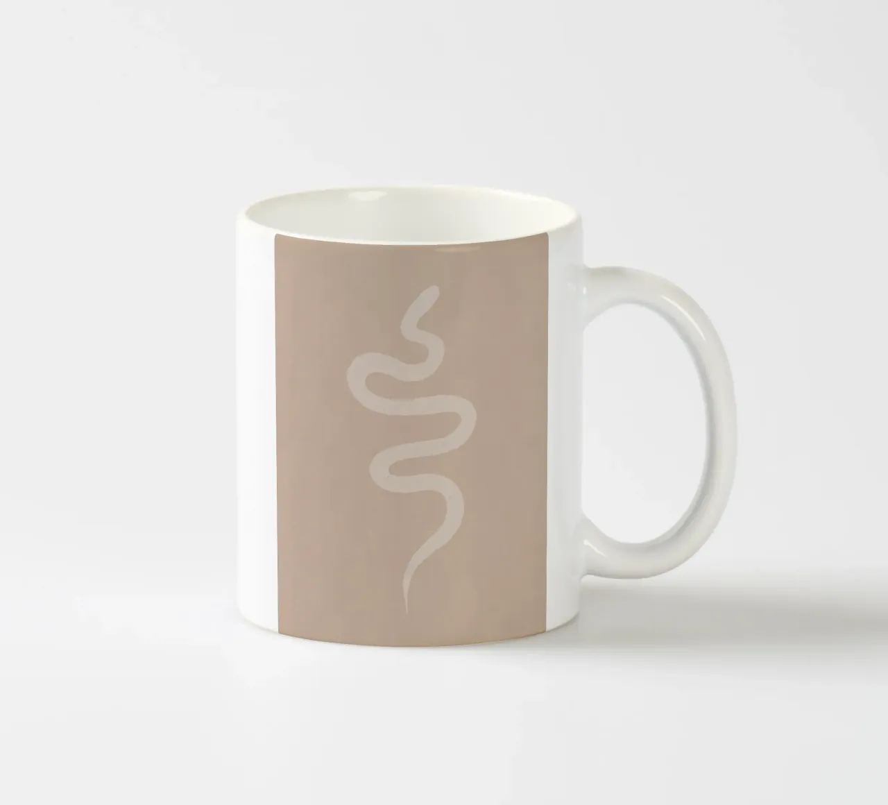 Boho Pesca Beige Bianco Serpente - Minimalista Astratto Organico tazza in ceramica da This Wild Soul - Illustration