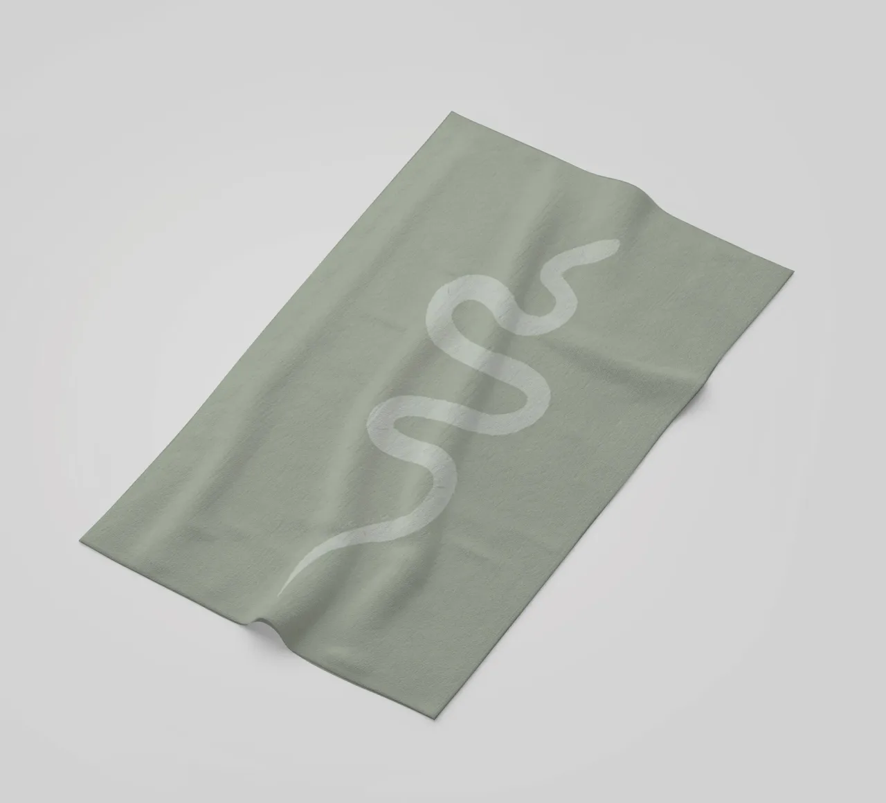 Pastellgrün Kreide weiß Minimalistisch Abstrakt Boho Snake Strandtuch von This Wild Soul - Illustration