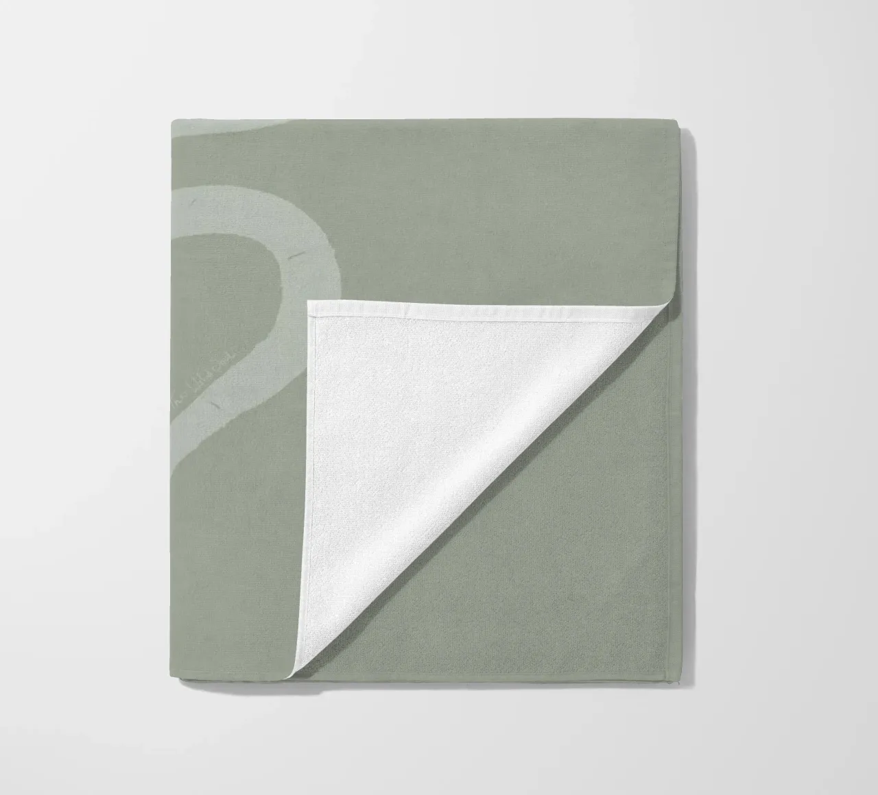 Pastellgrün Kreide weiß Minimalistisch Abstrakt Boho Snake Strandtuch von This Wild Soul - Illustration