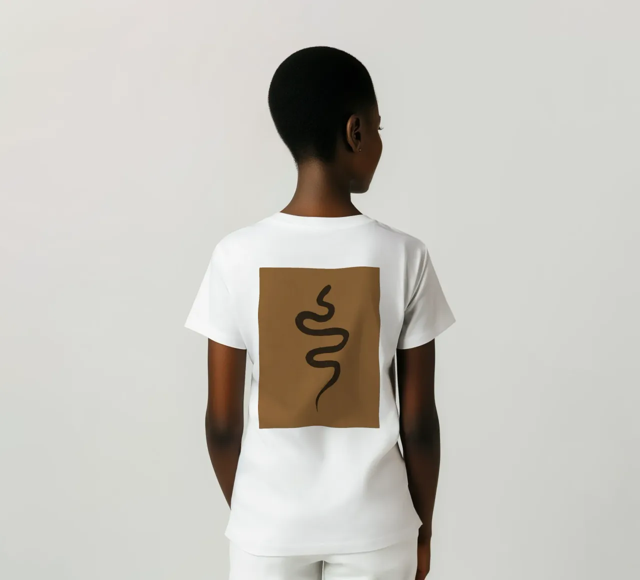 Serpente astratto organico boho in terracotta e nero carbone t-shirt da This Wild Soul - Illustration