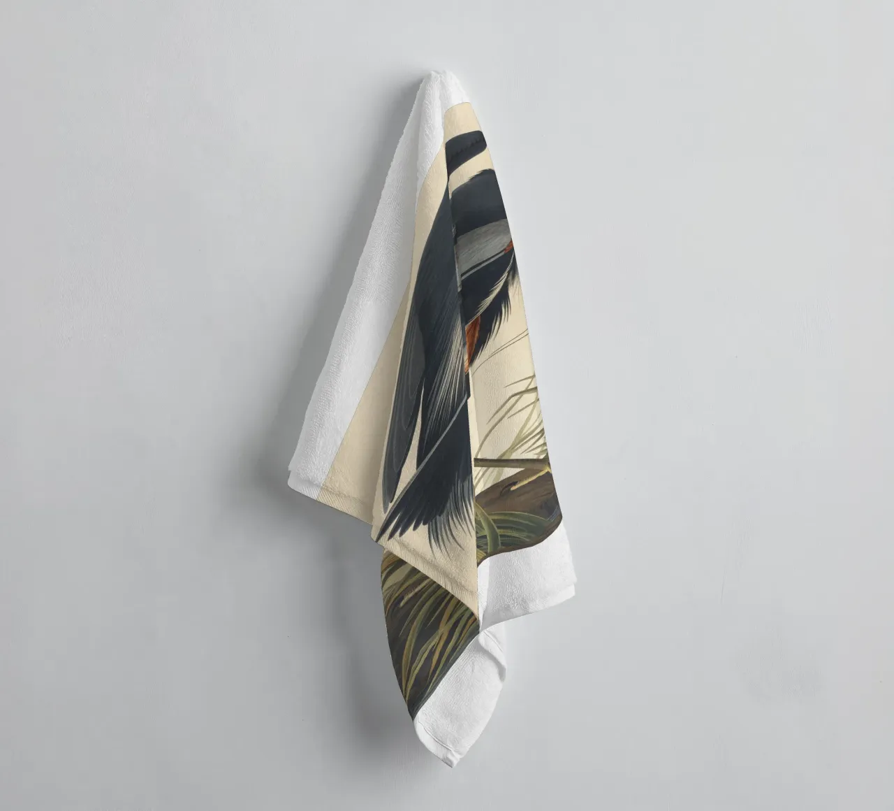 John James Audubon - Airone azzurro maggiore asciugamano da bagno da Timeless Artworks