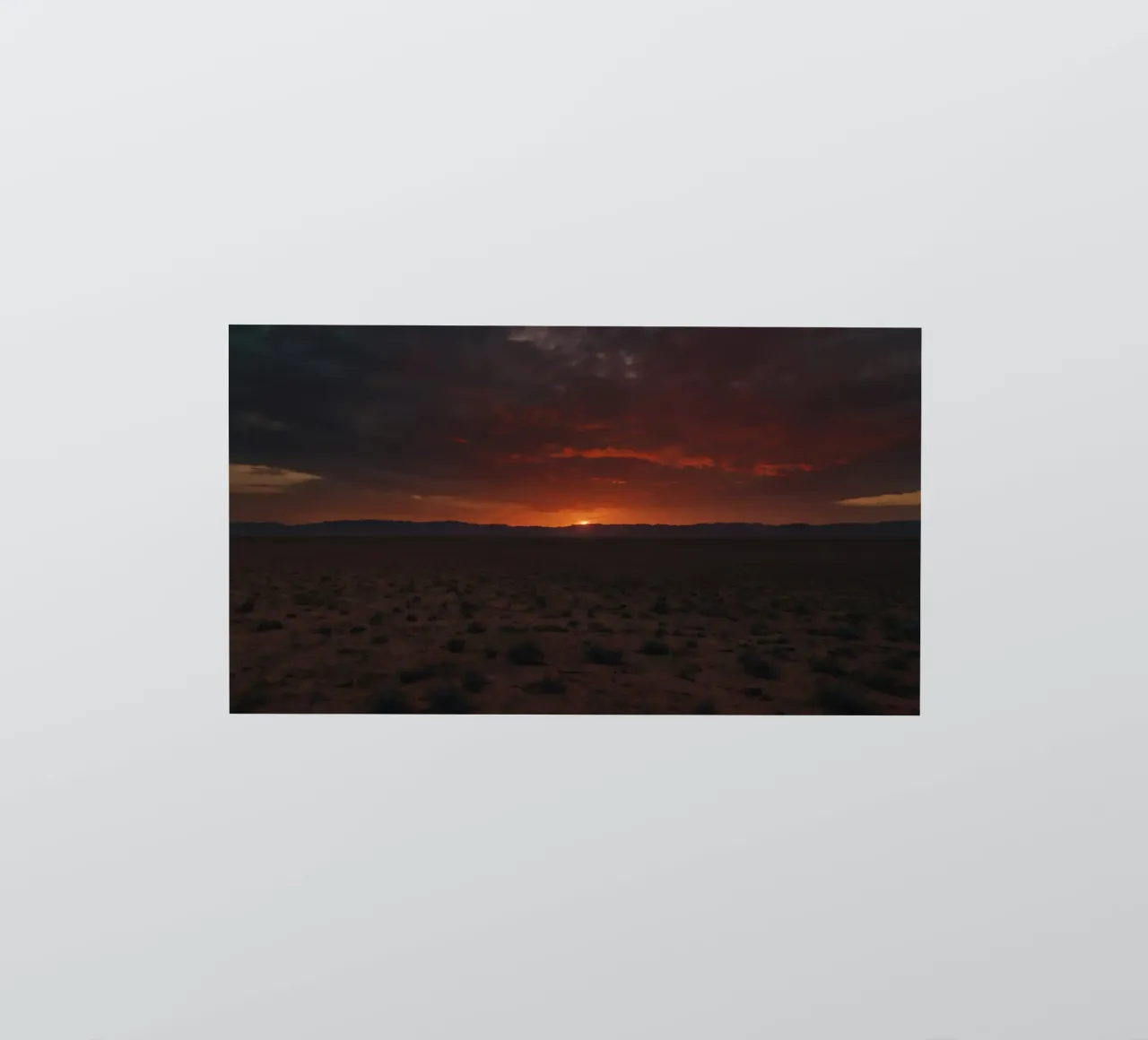 Lebendiger Sonnenuntergang beleuchtet die Wüstenlandschaft Sticker von DesignDoodle