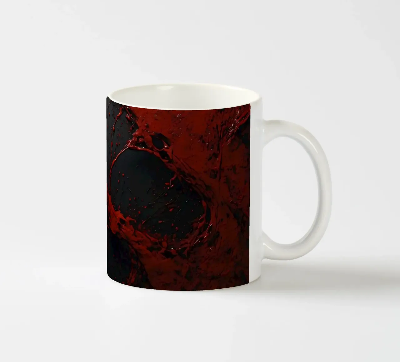 Gli schizzi di colore rosso vivo creano un disegno astratto in un ambiente scuro. tazza in ceramica da DesignDoodle