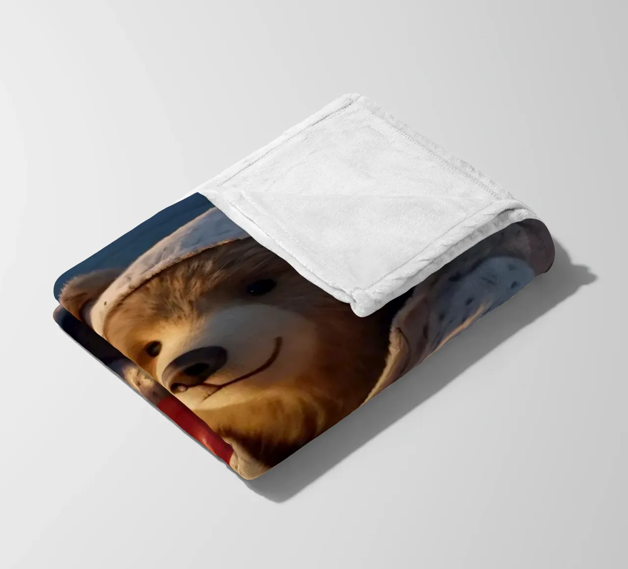 Un orsacchiotto con un'accogliente felpa con cappuccio stringe un cuore in una terra invernale coperta in pile da DesignDoodle