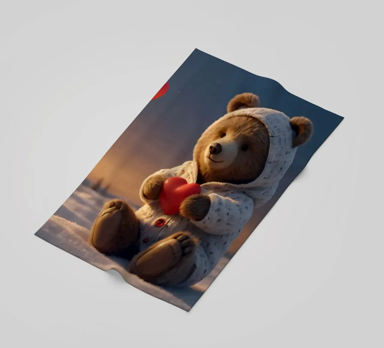 Een teddybeer in een knusse hoodie houdt een hart vast in een winters land strandhanddoek van DesignDoodle