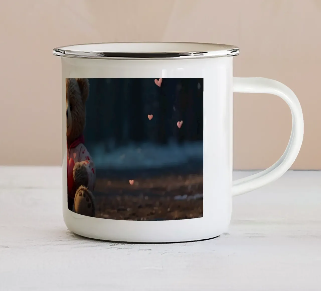 Un simpatico orsetto che tiene in mano un cuore, amore di San Valentino tazza in smalto da DesignDoodle