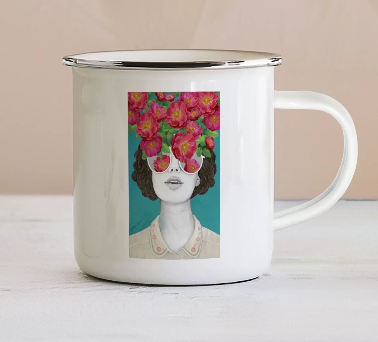 Rose Tinted tazza in smalto da Laura Graves
