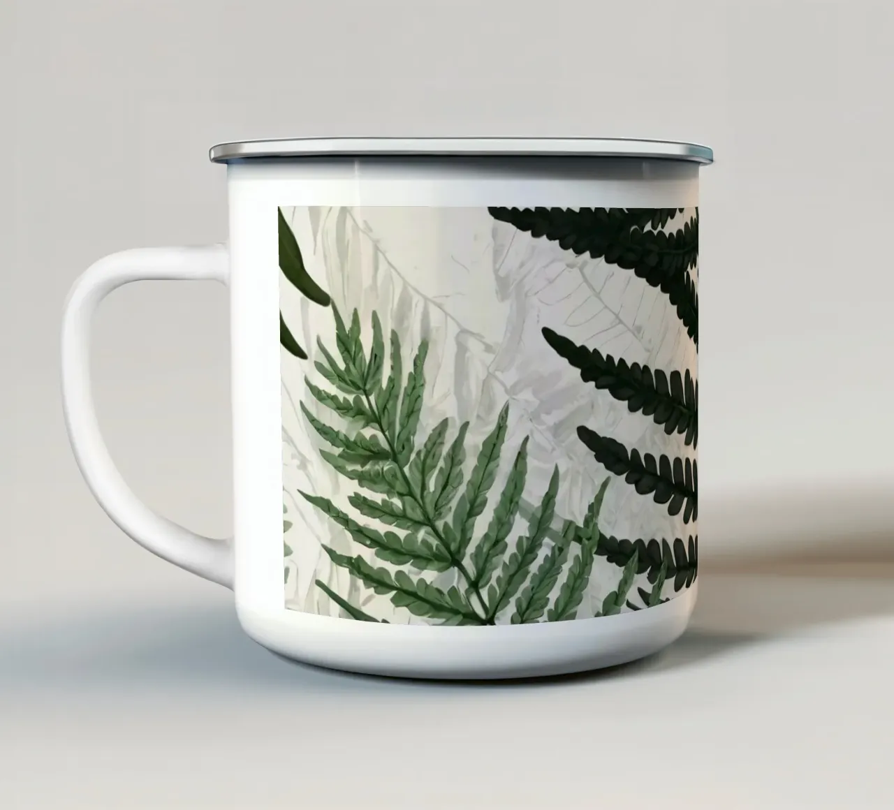 Felci verdi e rigogliose disposte in modo splendido su uno sfondo chiaro tazza in smalto da DesignDoodle