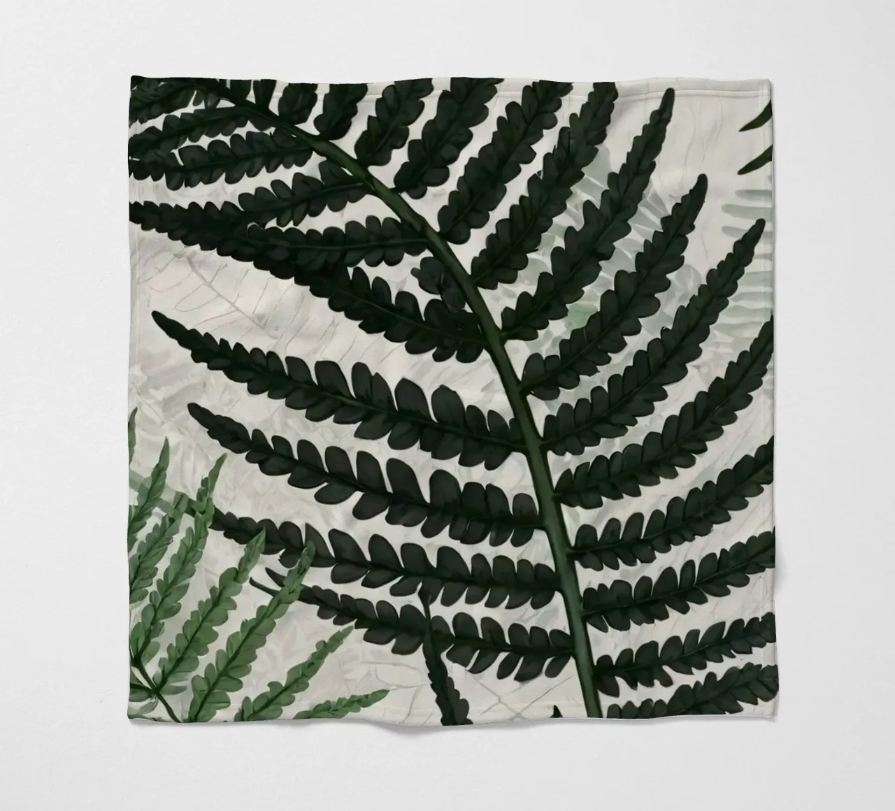 Felci verdi e rigogliose disposte in modo splendido su uno sfondo chiaro coperta in pile da DesignDoodle
