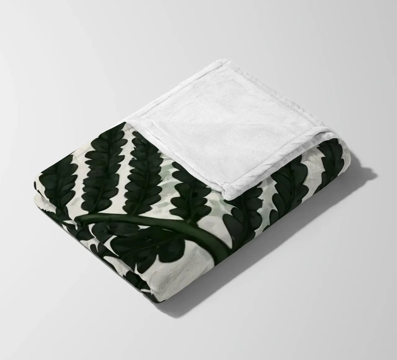 Felci verdi e rigogliose disposte in modo splendido su uno sfondo chiaro coperta in pile da DesignDoodle