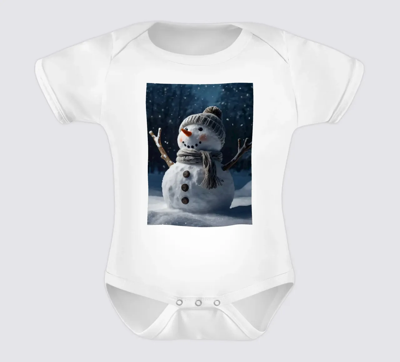 Un allegro pupazzo di neve con cappello e sciarpa a maglia è in piedi body neonato maniche corte da DesignDoodle