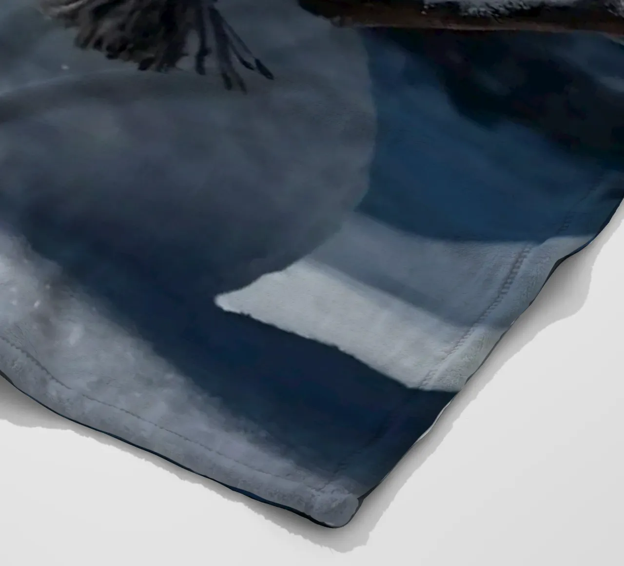 Un allegro pupazzo di neve con cappello e sciarpa a maglia è in piedi coperta in pile da DesignDoodle