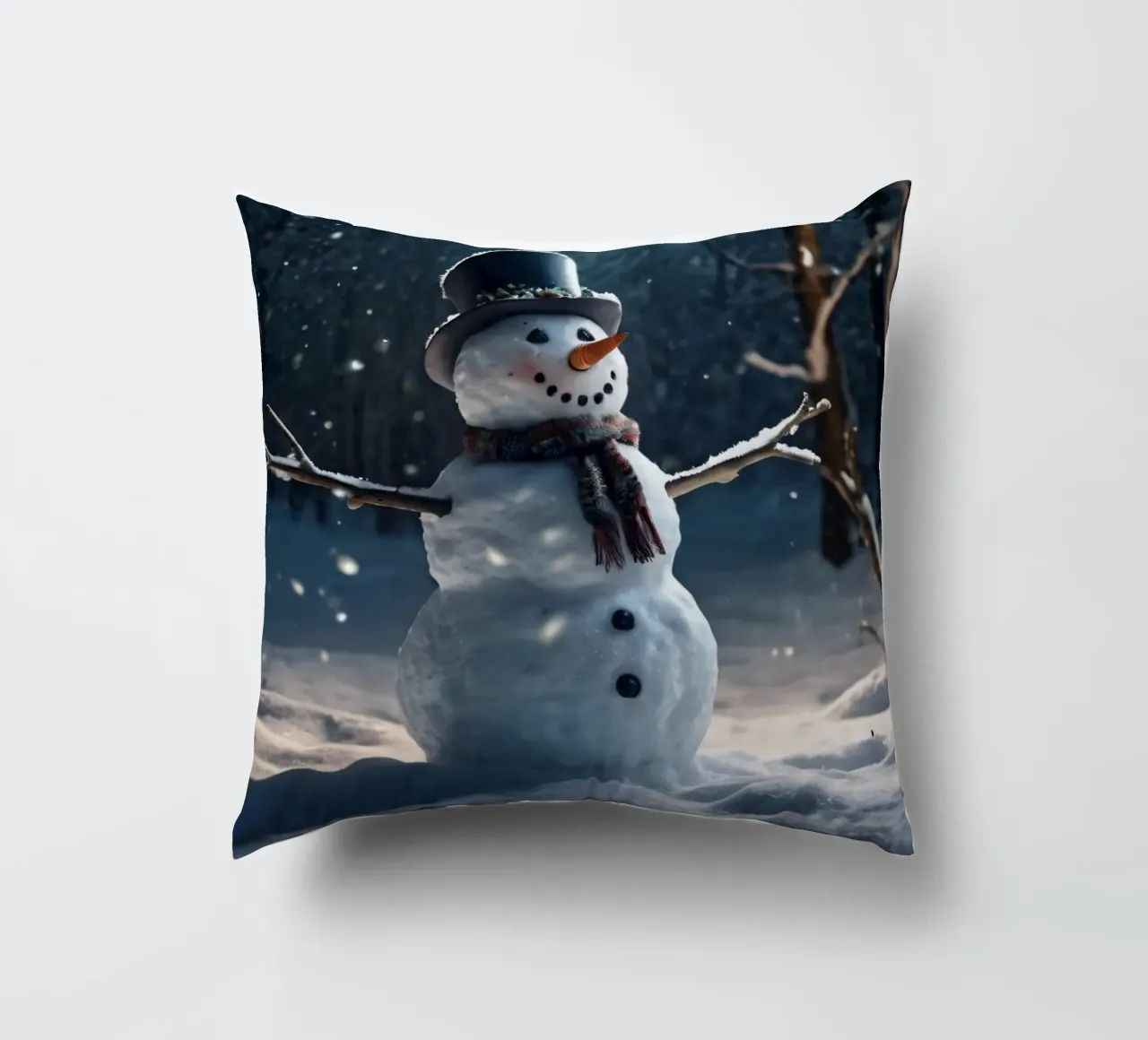 Un allegro pupazzo di neve si trova in una radura innevata in una giornata invernale. cuscino da DesignDoodle