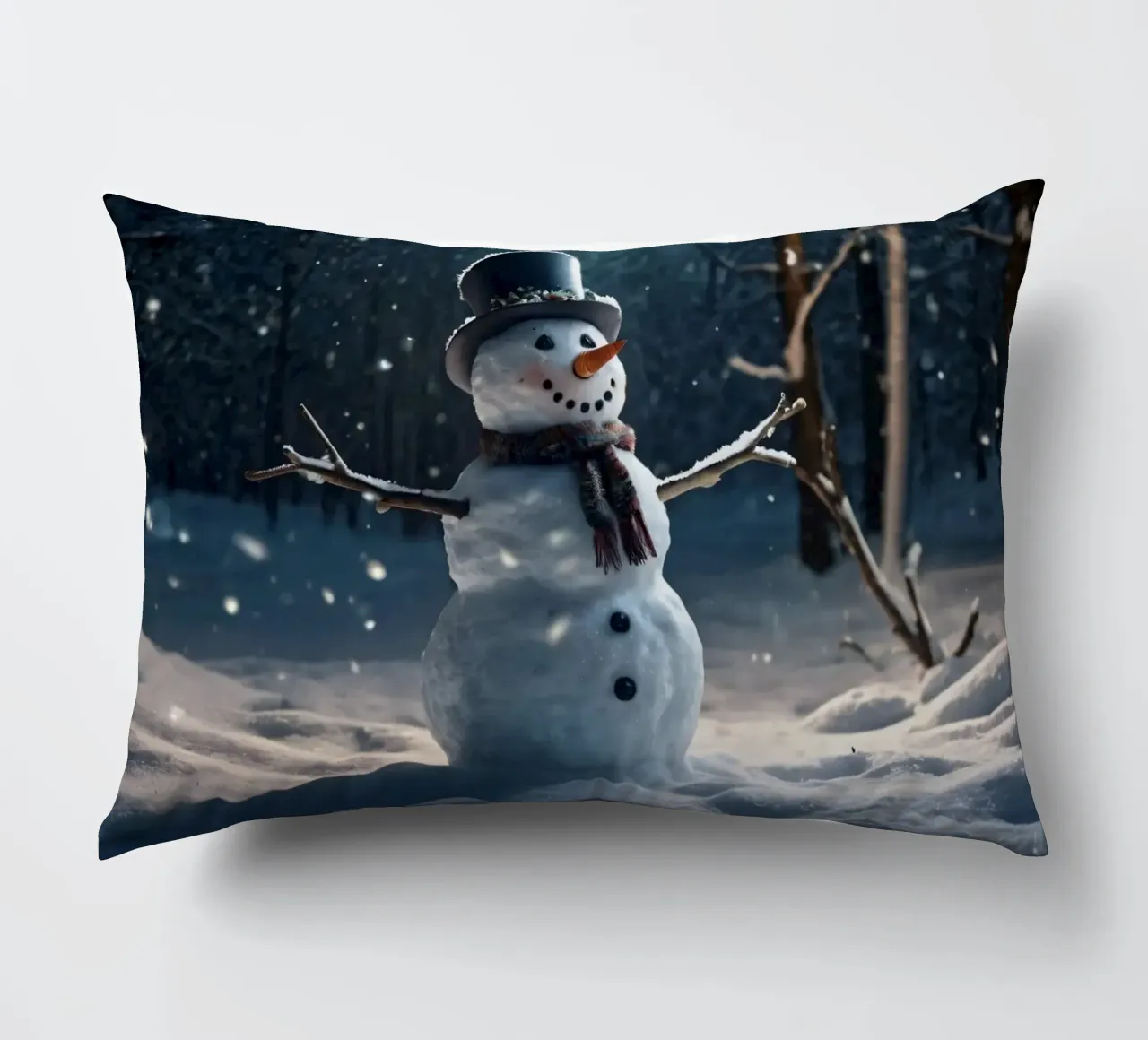 Un allegro pupazzo di neve si trova in una radura innevata in una giornata invernale. cuscino da DesignDoodle