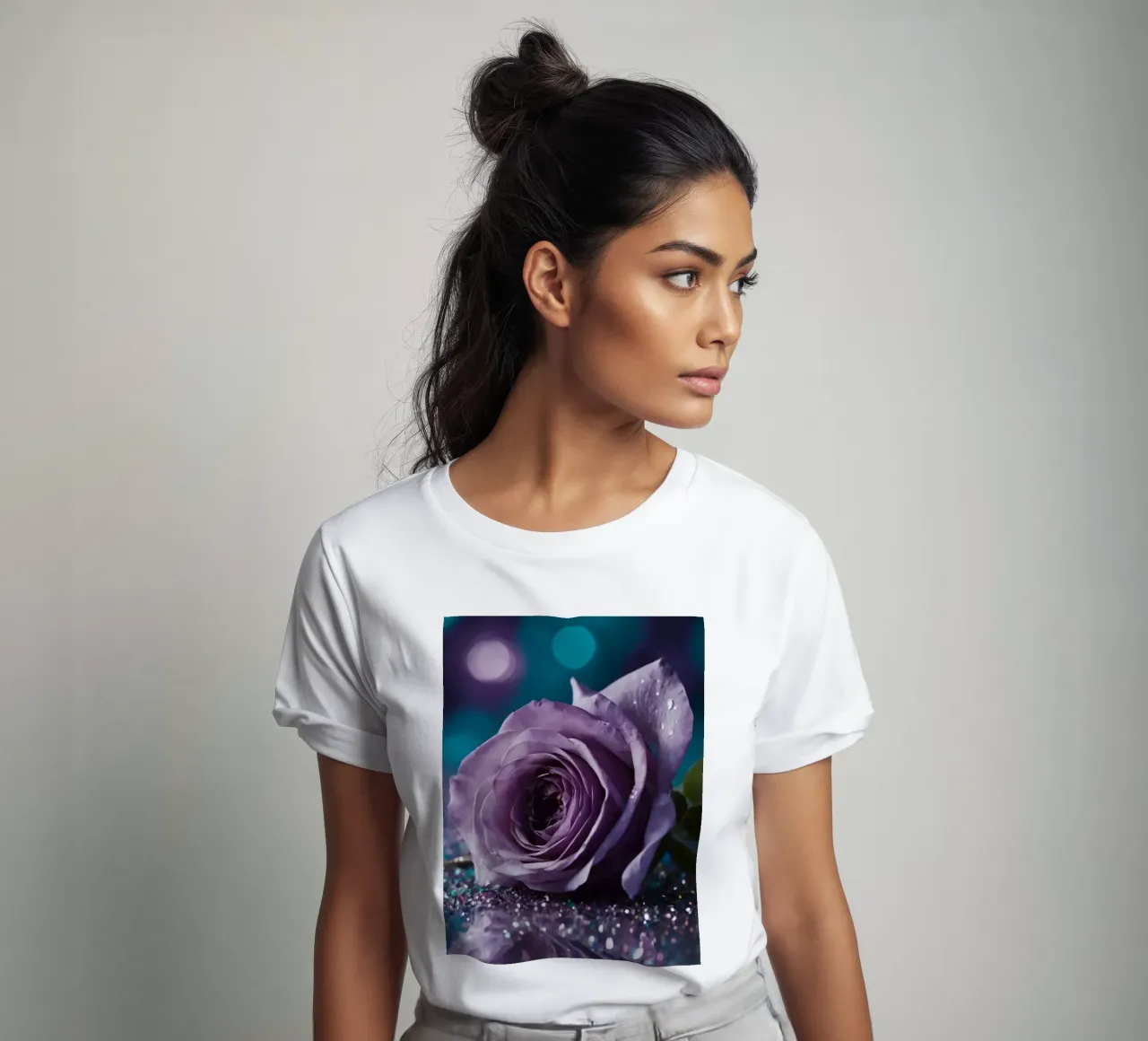 Una bella rosa color lavanda appoggiata su scintillanti brillantini t-shirt da DesignDoodle