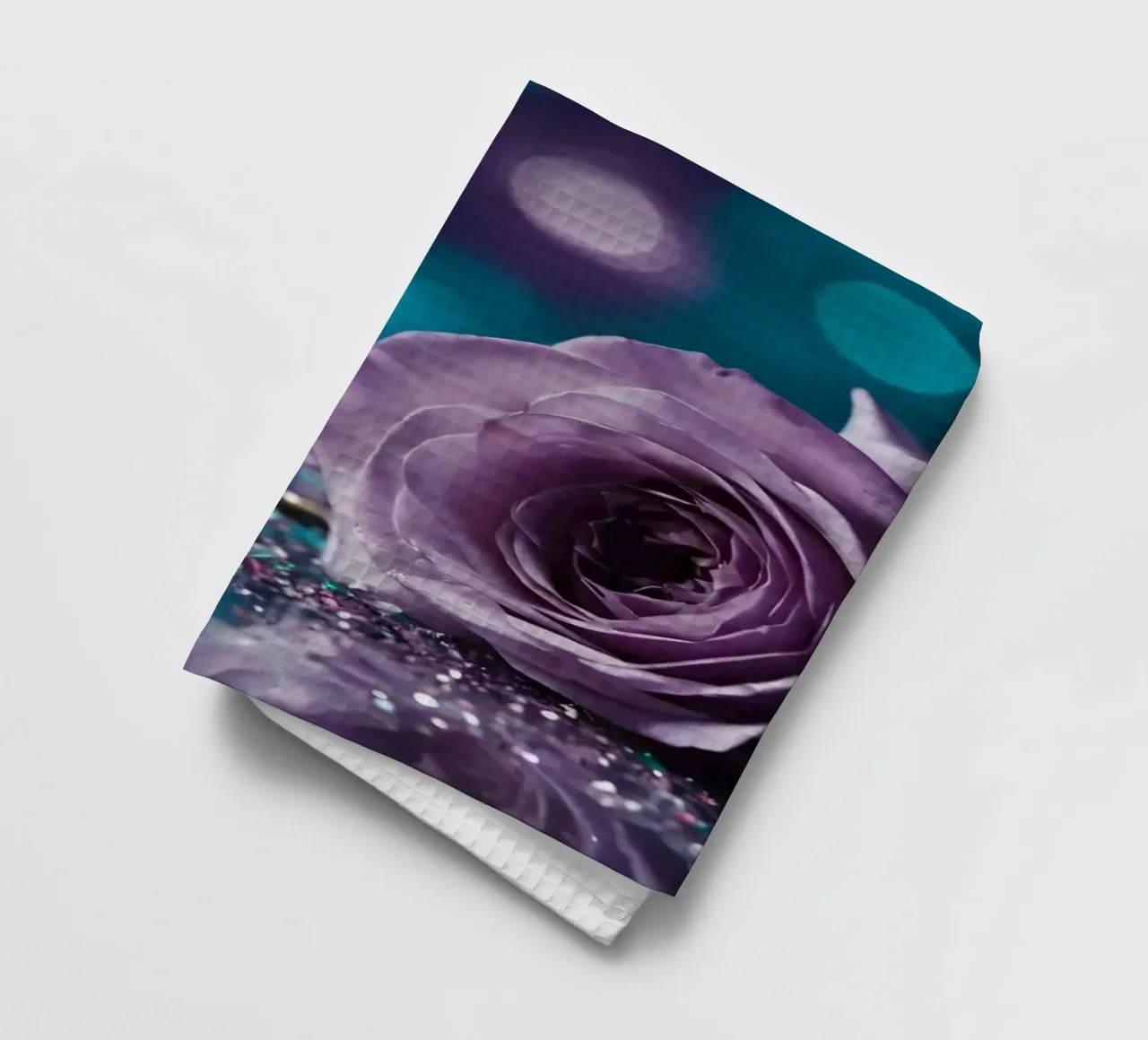 Una bella rosa color lavanda appoggiata su scintillanti brillantini canovaccio da cucina da DesignDoodle