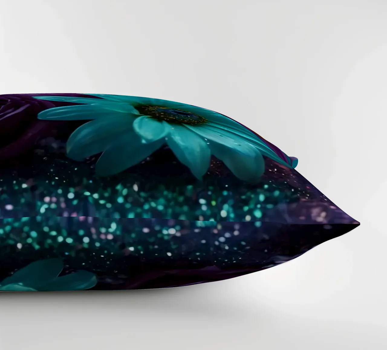 Composizione colorata di fiori verde acqua e viola con candele cuscino da DesignDoodle