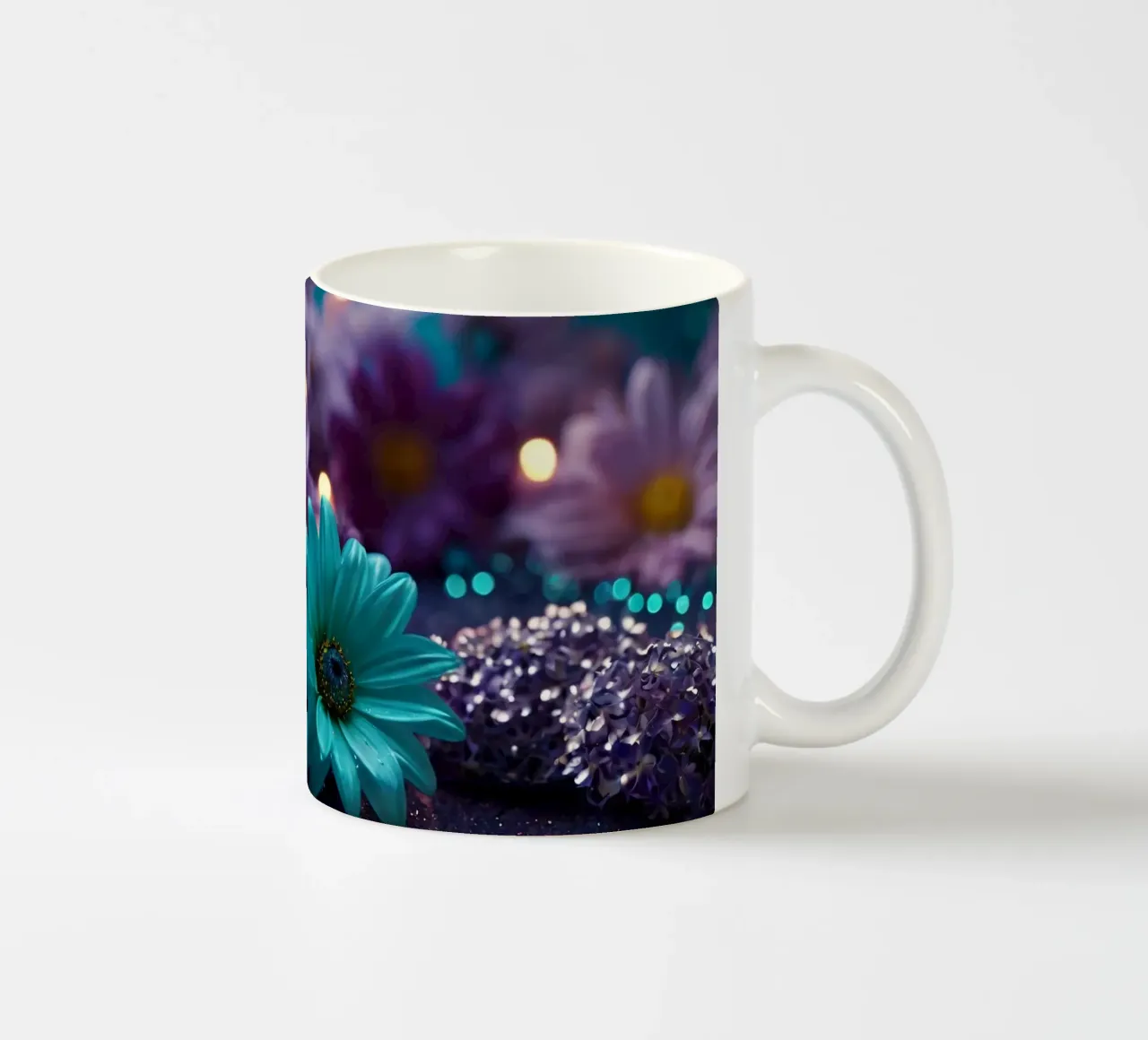 Composizione colorata di fiori verde acqua e viola con candele tazza in ceramica da DesignDoodle