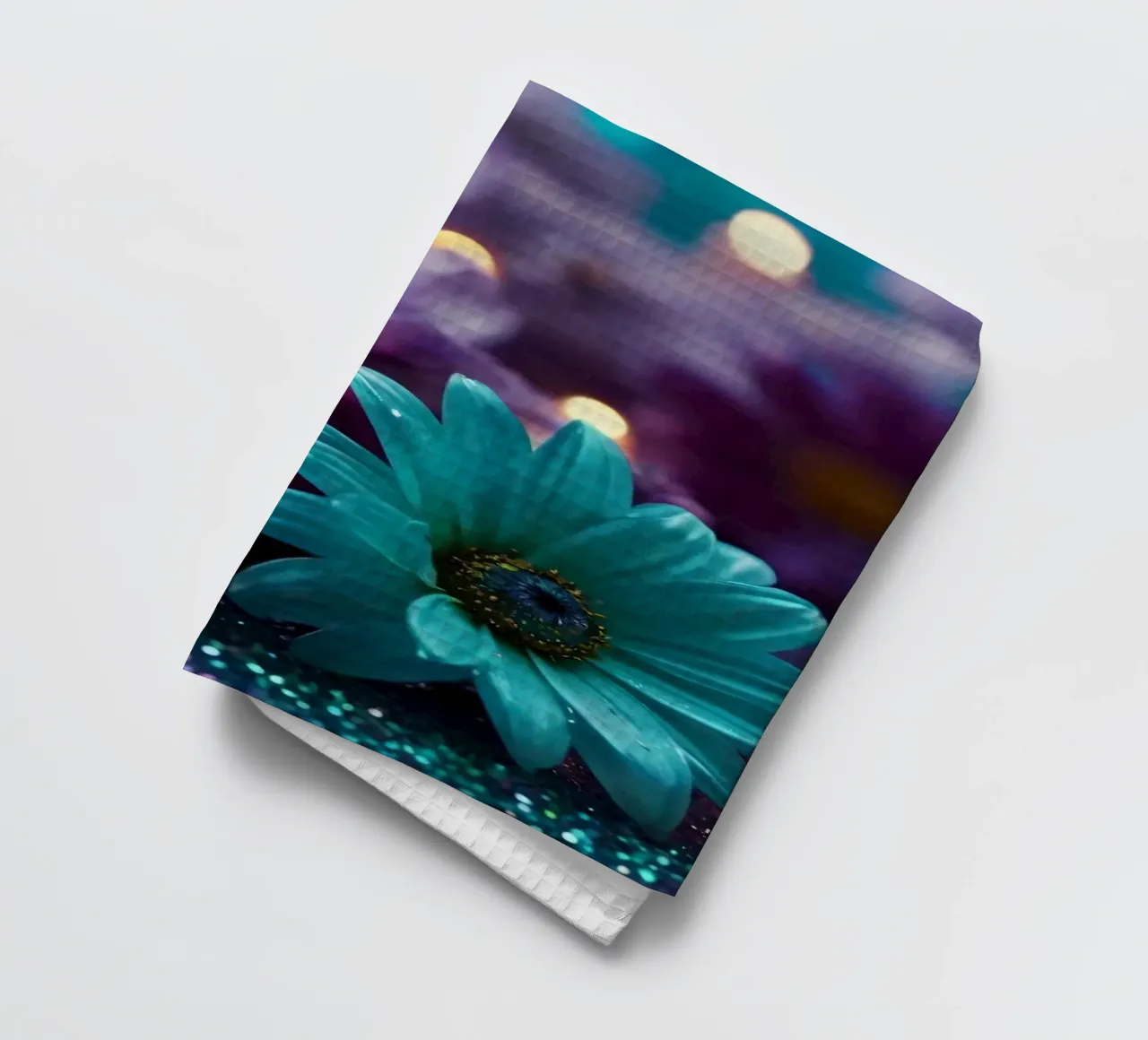 Composizione colorata di fiori verde acqua e viola con candele canovaccio da cucina da DesignDoodle